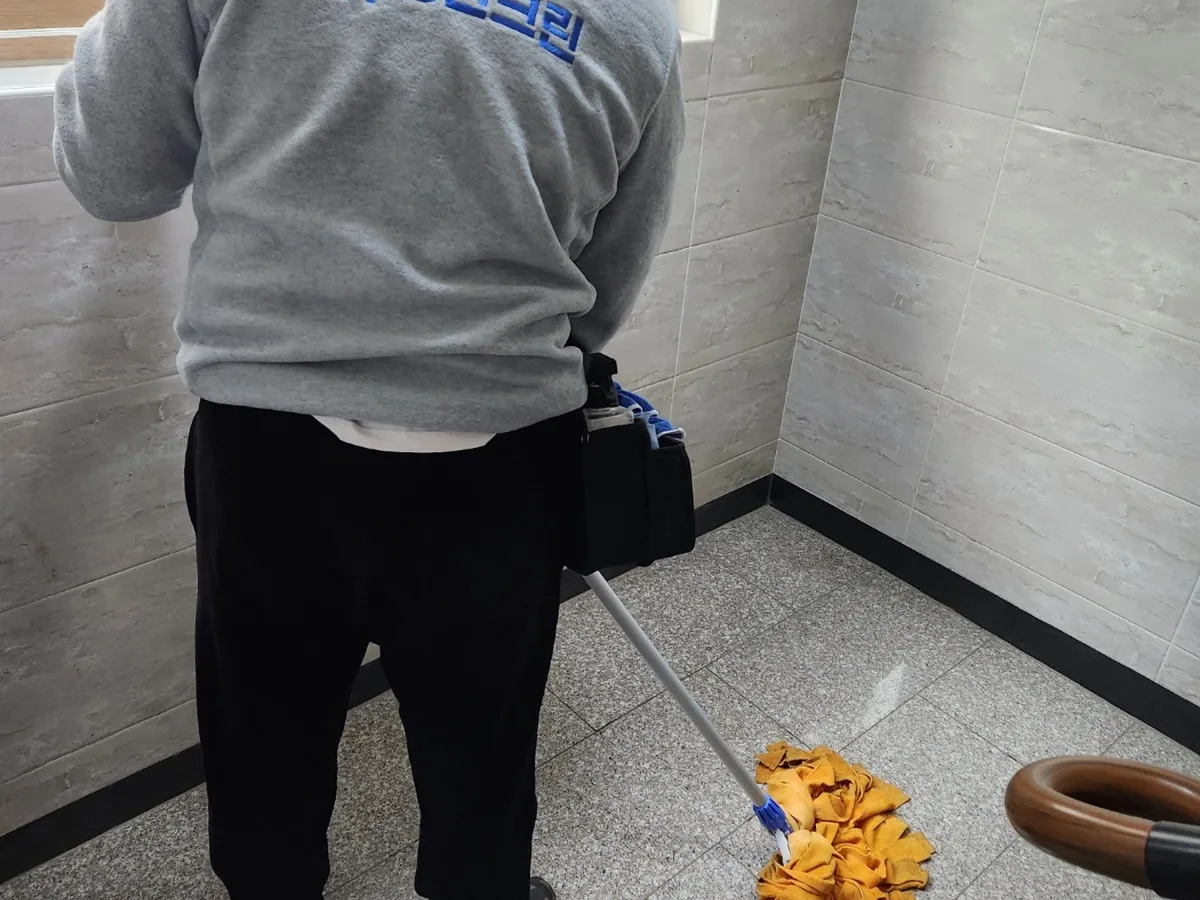 진안군 동향면 건물 복도·대기 동선 야간 위생청소 사례 - 행진크린