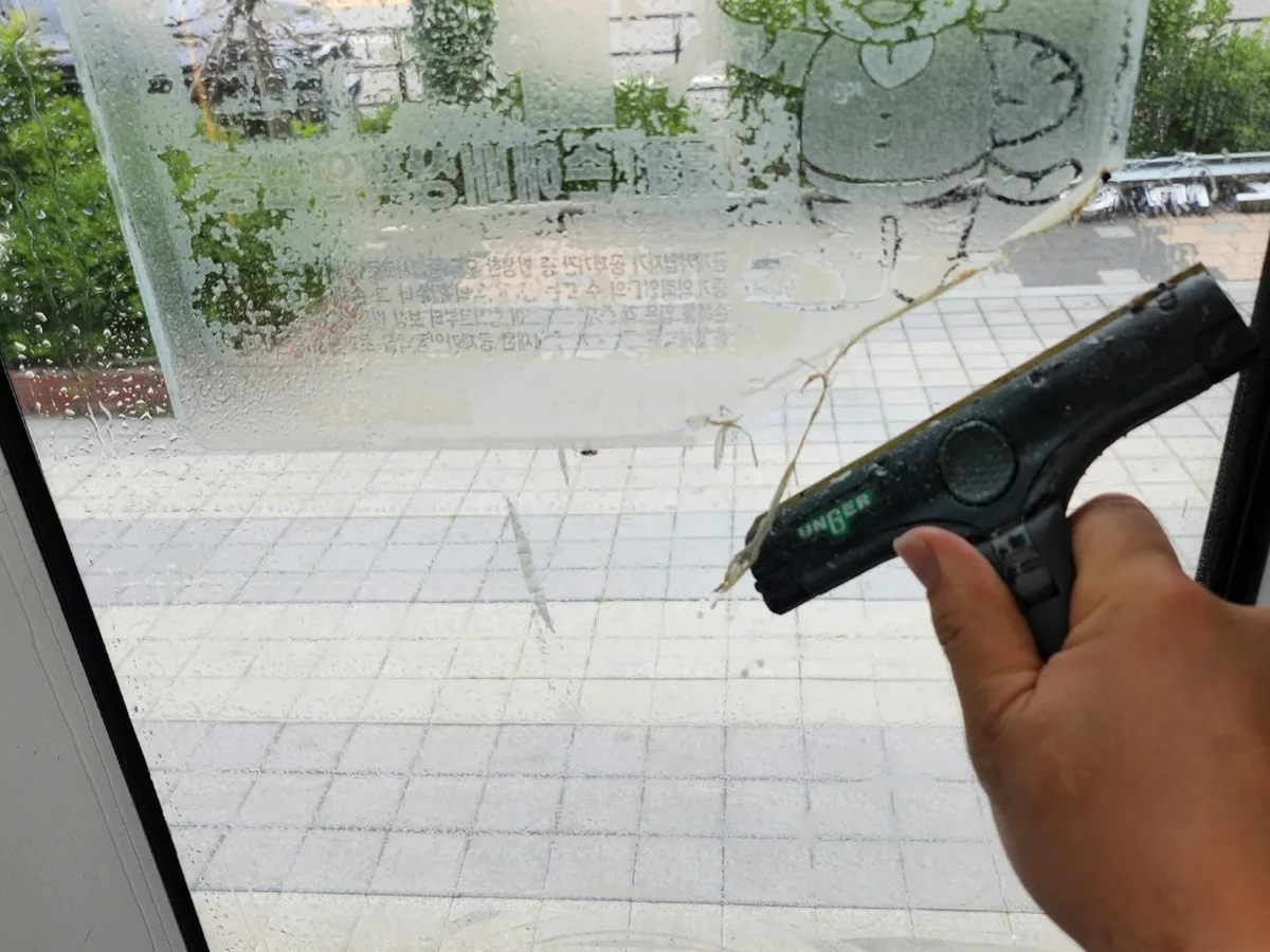부안군 변산면 현장 유리·새시 장비 주변 정밀 위생청소 사례 - 행진크린