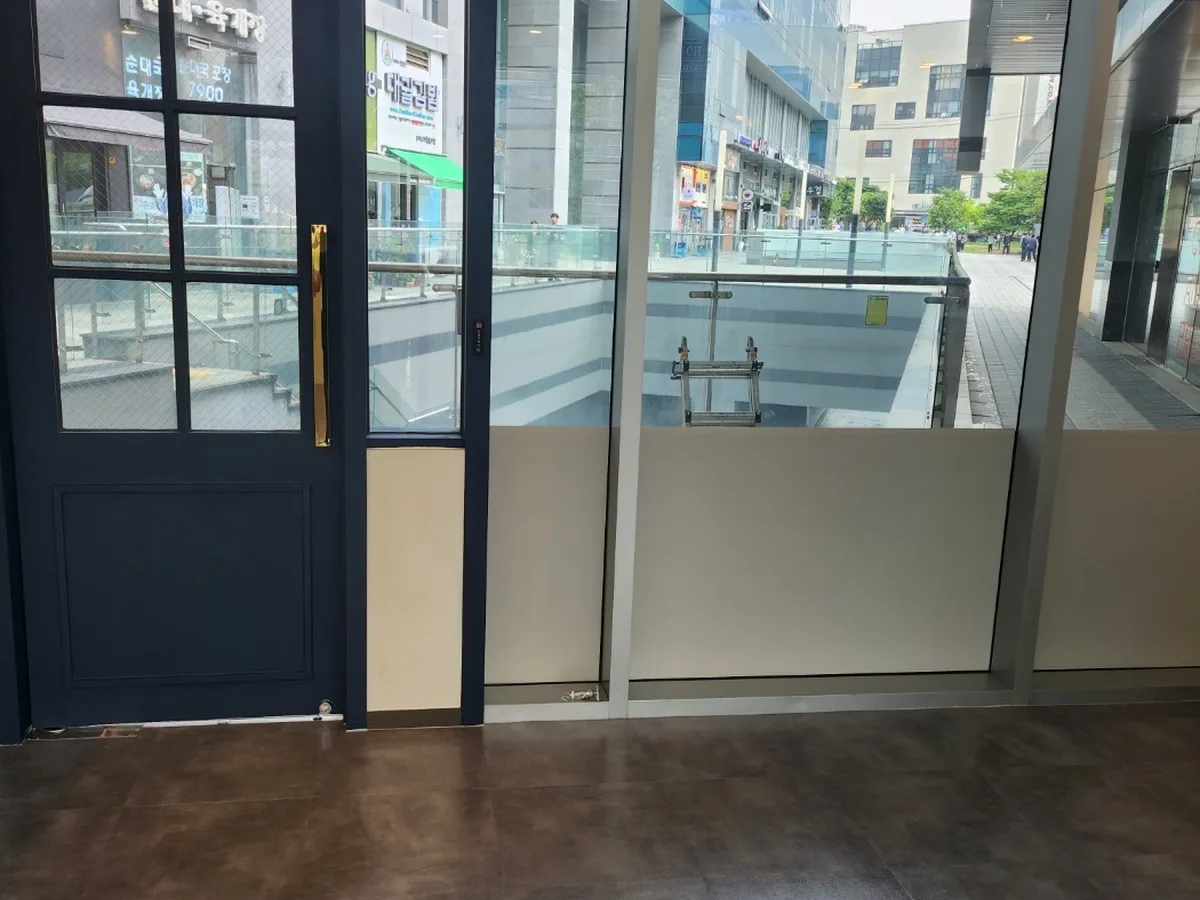 부안군 상서면 현장 출입문·프레임 바닥 위생청소 사례 - 행진크린