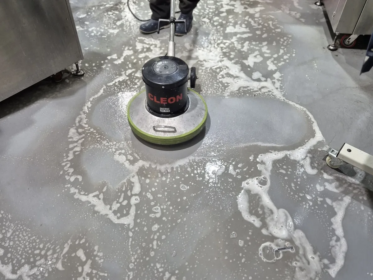 임실군 신평면 공장 출입구·전실 바닥 위생청소 사례 - 행진크린